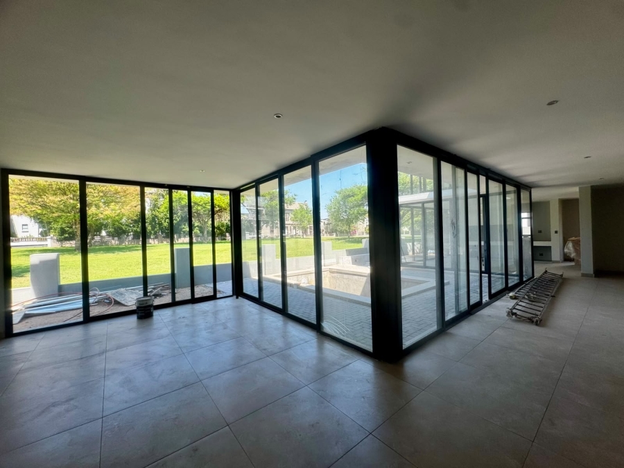 5 Bedroom Property for Sale in Copperleaf Estate Gauteng