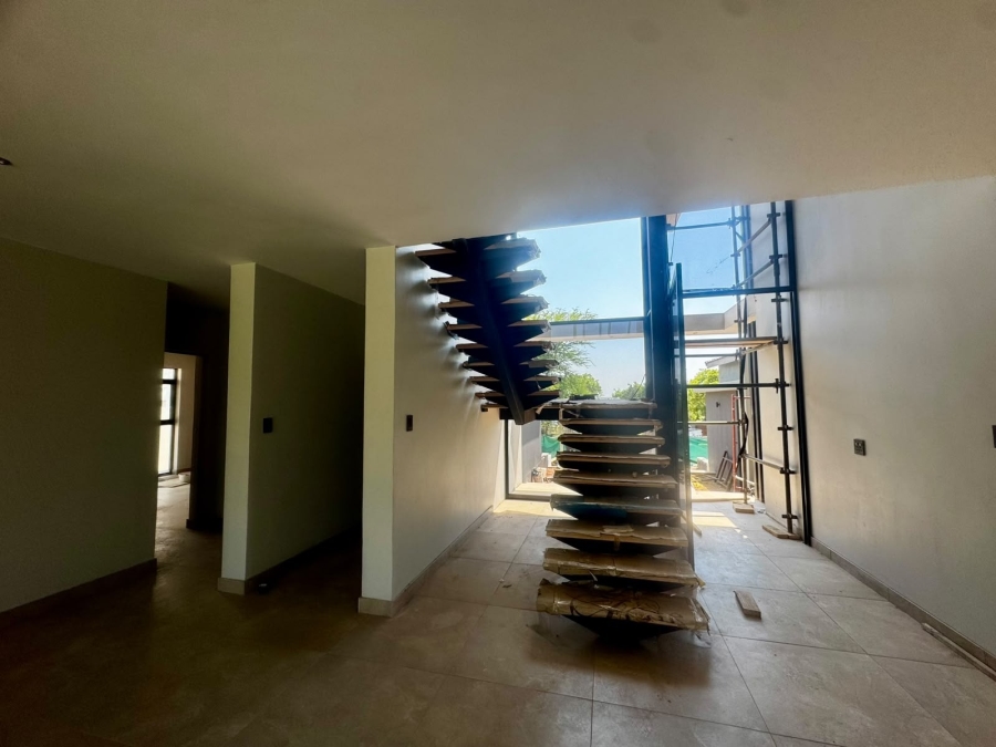 5 Bedroom Property for Sale in Copperleaf Estate Gauteng