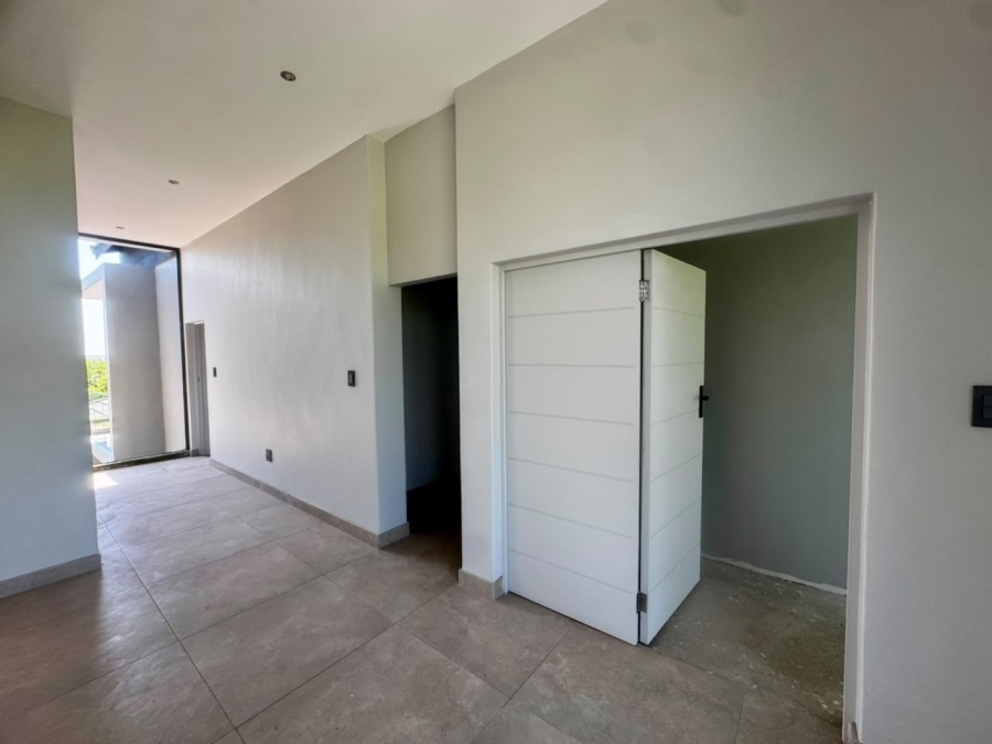 5 Bedroom Property for Sale in Copperleaf Estate Gauteng