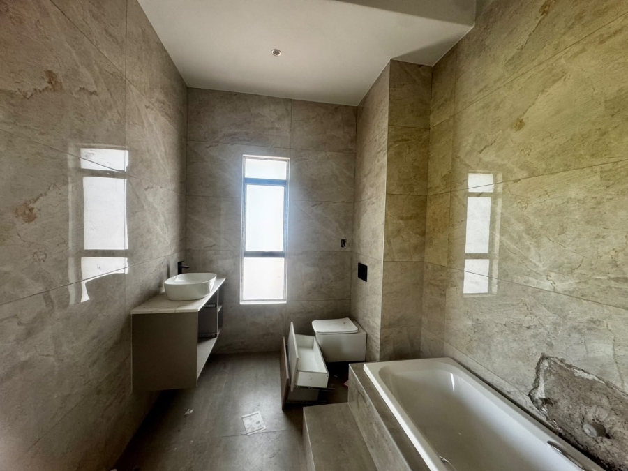5 Bedroom Property for Sale in Copperleaf Estate Gauteng