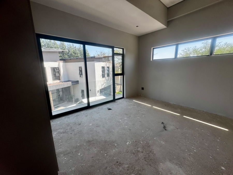 5 Bedroom Property for Sale in Copperleaf Estate Gauteng
