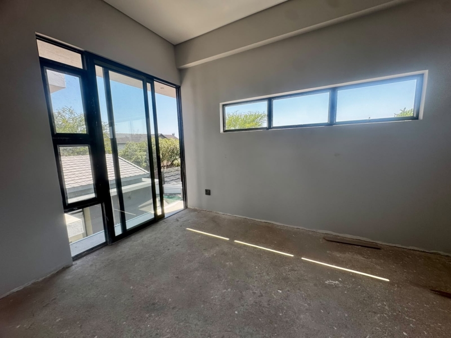 5 Bedroom Property for Sale in Copperleaf Estate Gauteng