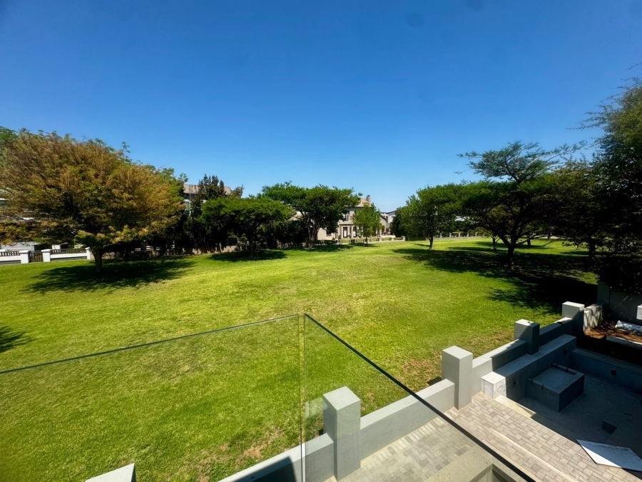 5 Bedroom Property for Sale in Copperleaf Estate Gauteng