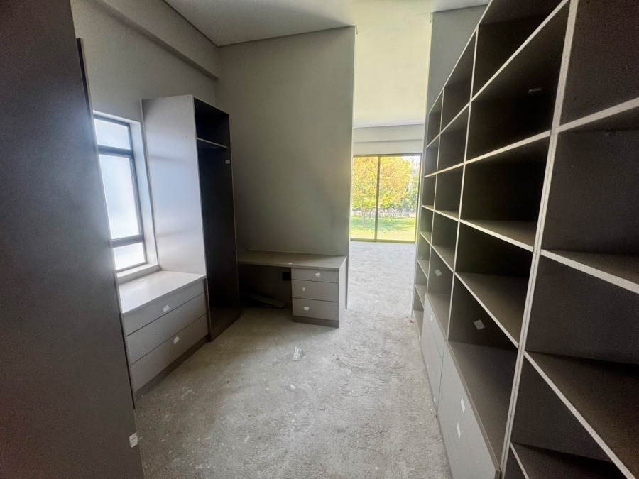 5 Bedroom Property for Sale in Copperleaf Estate Gauteng