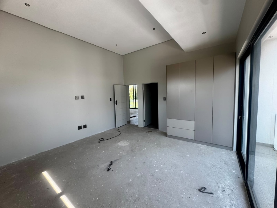 5 Bedroom Property for Sale in Copperleaf Estate Gauteng