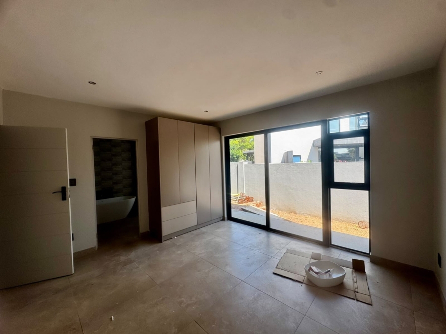 5 Bedroom Property for Sale in Copperleaf Estate Gauteng