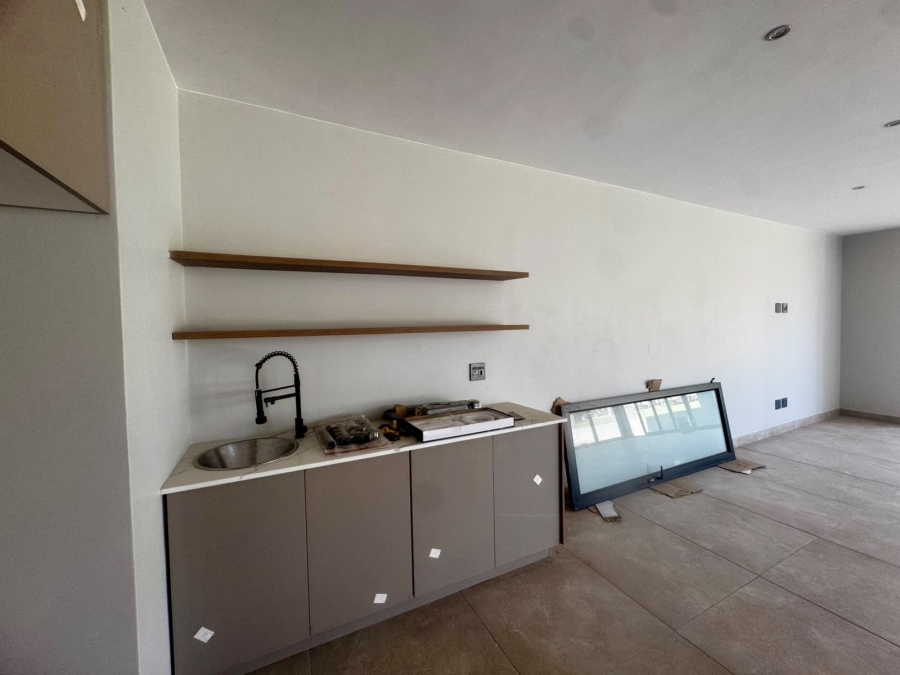 5 Bedroom Property for Sale in Copperleaf Estate Gauteng