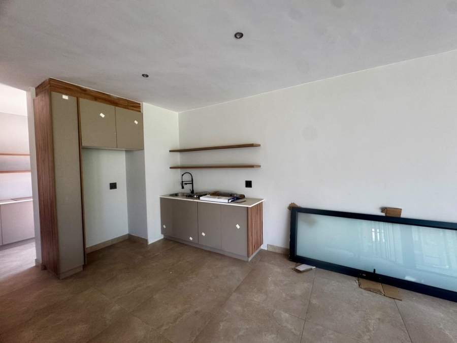 5 Bedroom Property for Sale in Copperleaf Estate Gauteng