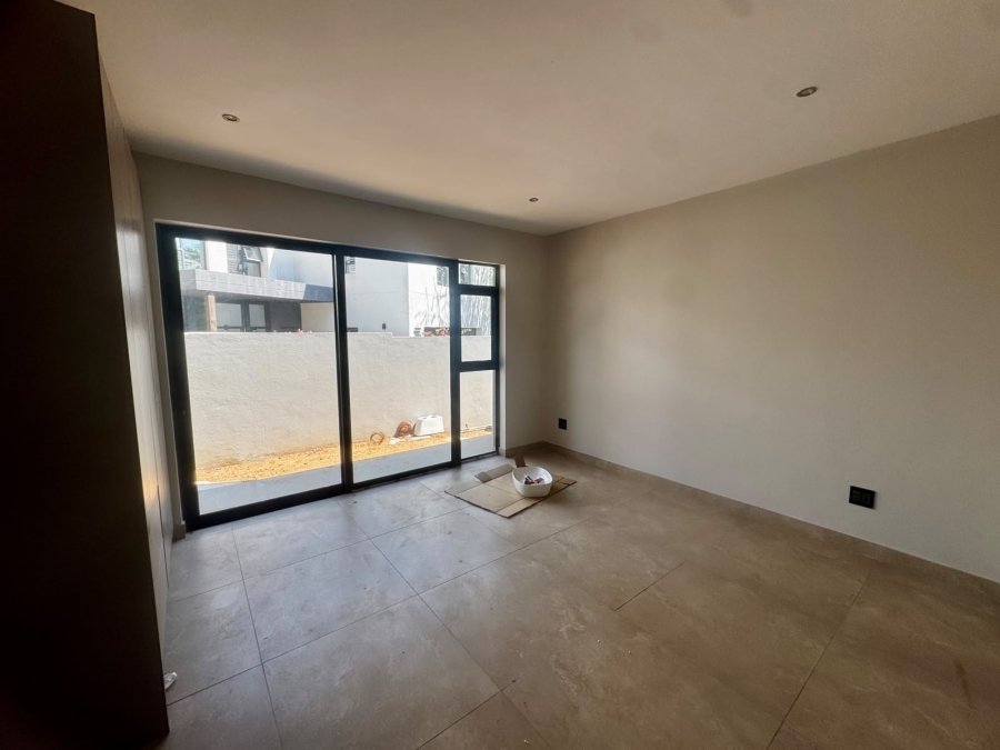 5 Bedroom Property for Sale in Copperleaf Estate Gauteng