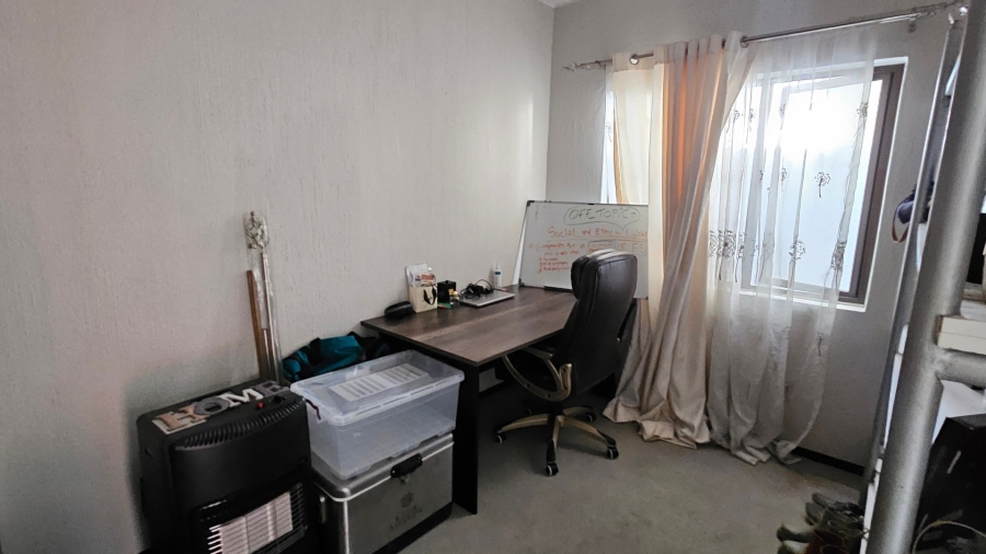 2 Bedroom Property for Sale in Broadacres Gauteng