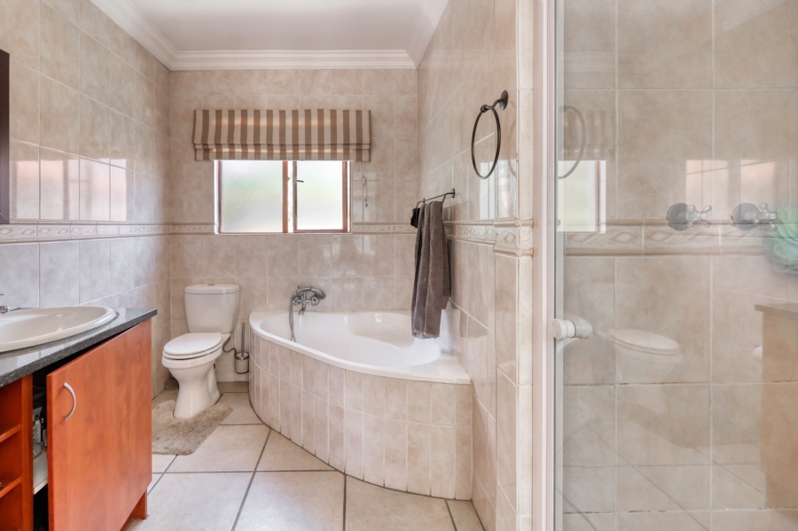 3 Bedroom Property for Sale in Cedar Lakes Gauteng