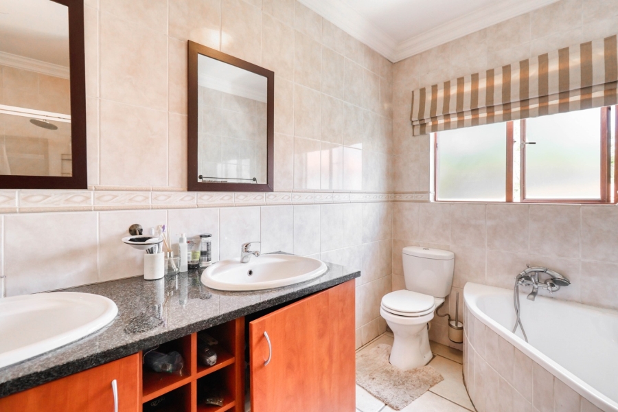 3 Bedroom Property for Sale in Cedar Lakes Gauteng