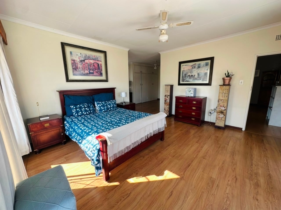 6 Bedroom Property for Sale in Brackenhurst Gauteng
