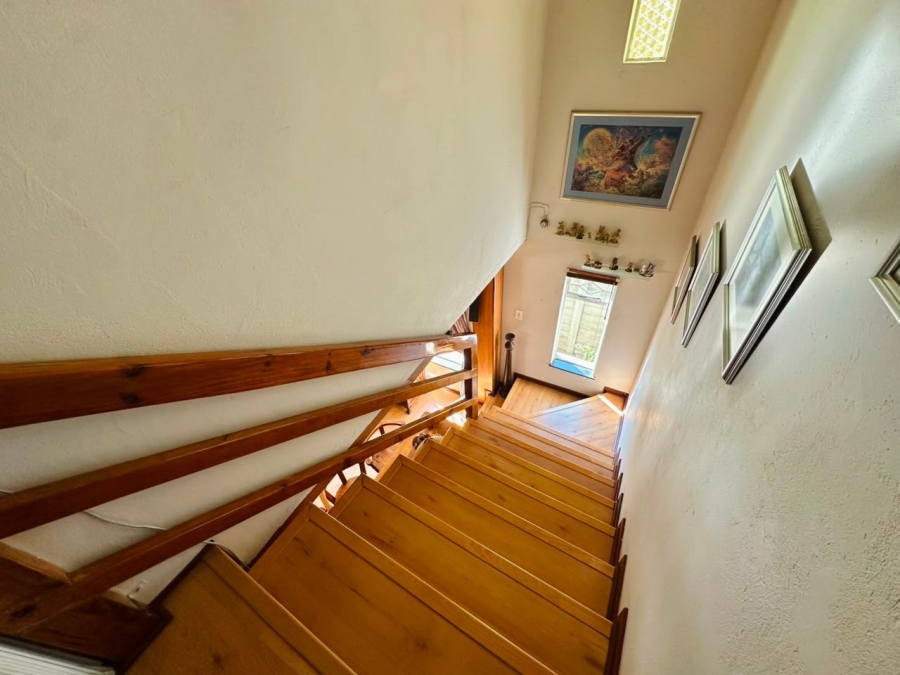 6 Bedroom Property for Sale in Brackenhurst Gauteng