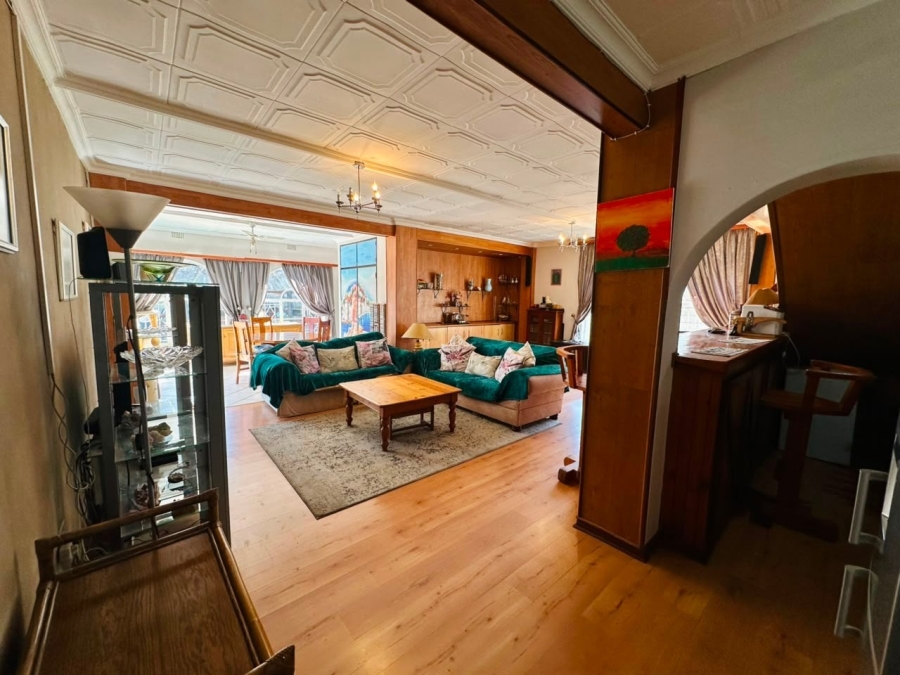 6 Bedroom Property for Sale in Brackenhurst Gauteng