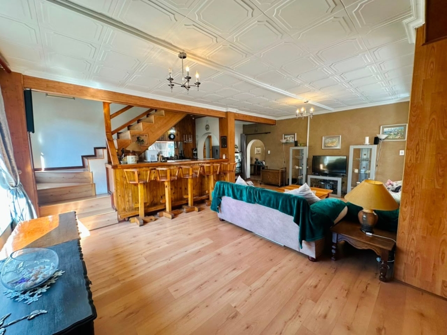 6 Bedroom Property for Sale in Brackenhurst Gauteng