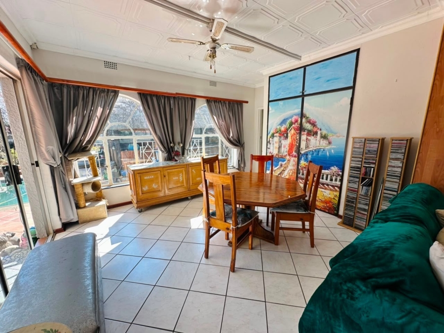6 Bedroom Property for Sale in Brackenhurst Gauteng