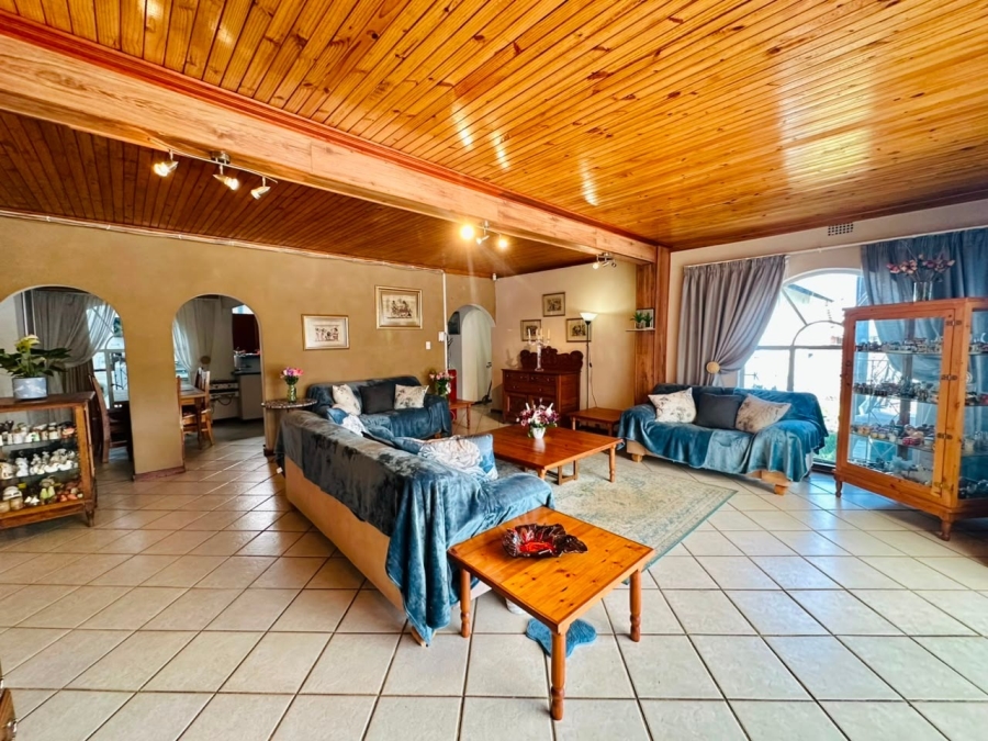 6 Bedroom Property for Sale in Brackenhurst Gauteng