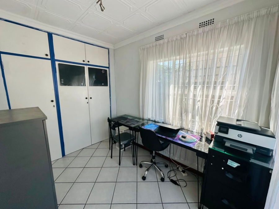 6 Bedroom Property for Sale in Brackenhurst Gauteng
