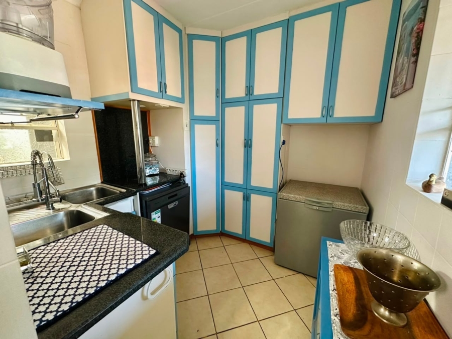 6 Bedroom Property for Sale in Brackenhurst Gauteng