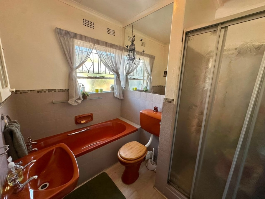 6 Bedroom Property for Sale in Brackenhurst Gauteng