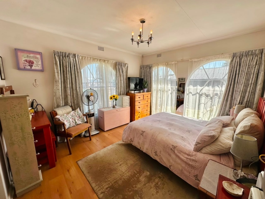 6 Bedroom Property for Sale in Brackenhurst Gauteng