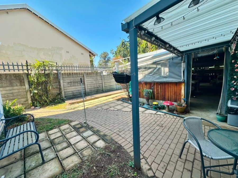6 Bedroom Property for Sale in Brackenhurst Gauteng