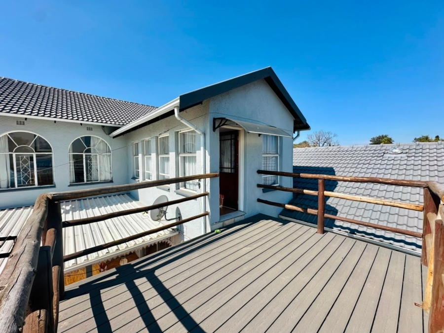6 Bedroom Property for Sale in Brackenhurst Gauteng