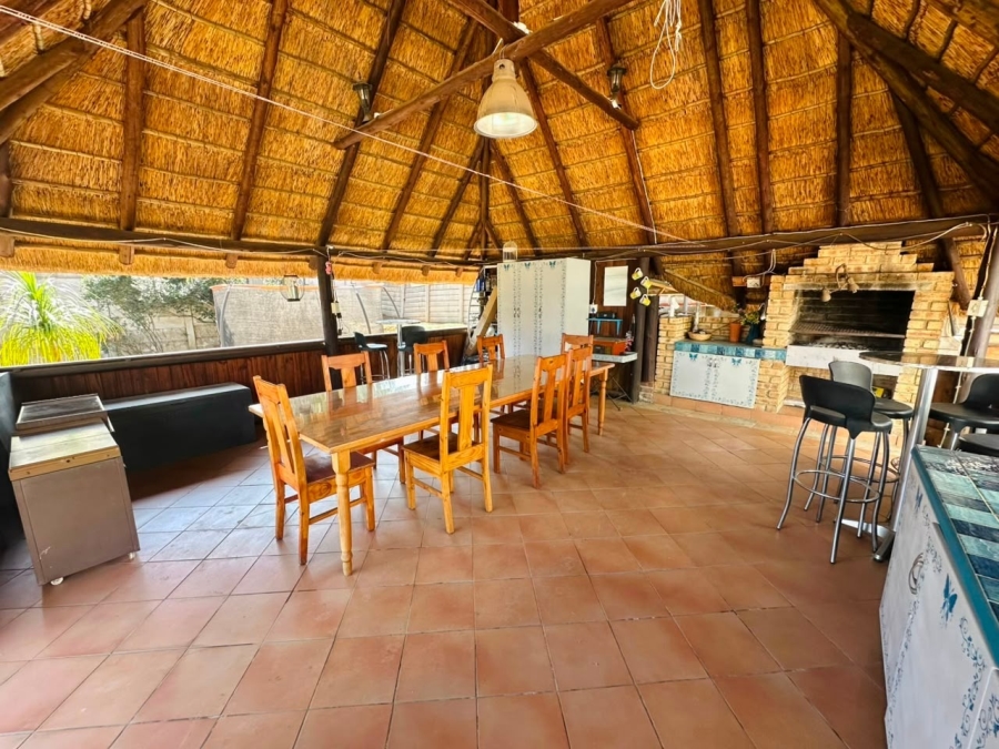 6 Bedroom Property for Sale in Brackenhurst Gauteng
