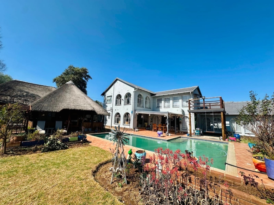 6 Bedroom Property for Sale in Brackenhurst Gauteng