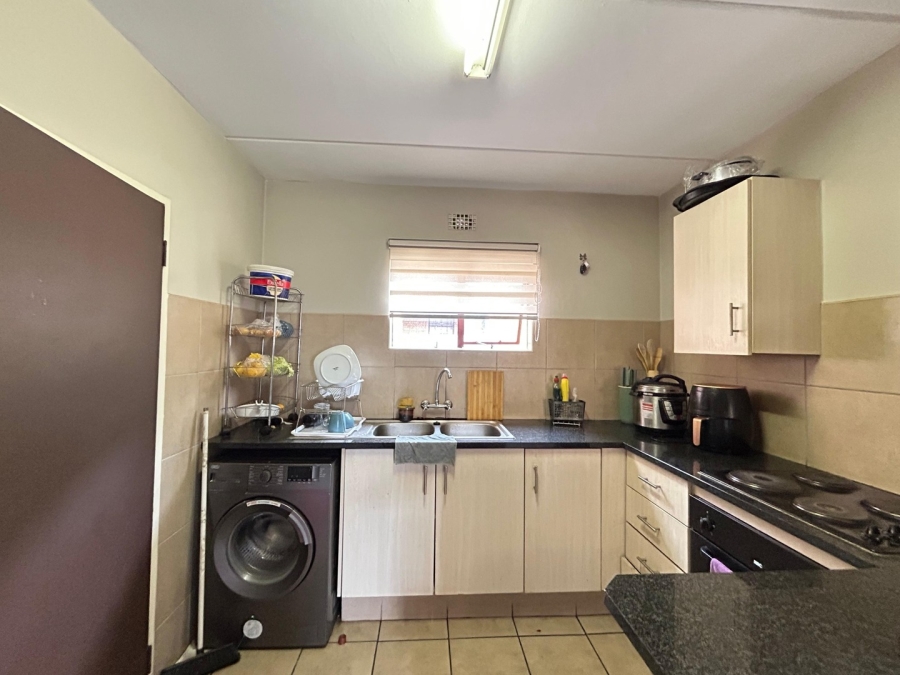 2 Bedroom Property for Sale in Noordwyk Gauteng