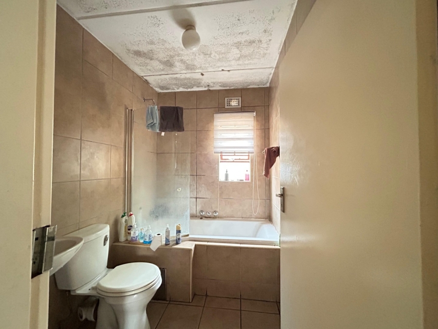 2 Bedroom Property for Sale in Noordwyk Gauteng