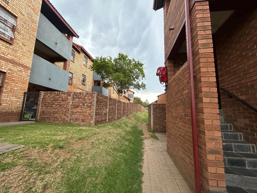 2 Bedroom Property for Sale in Noordwyk Gauteng