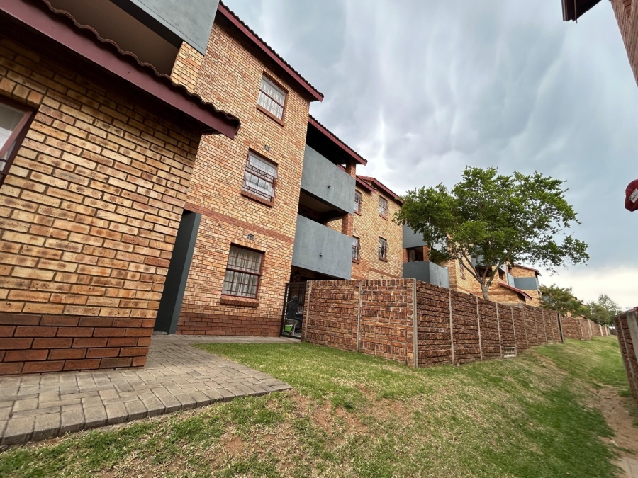 2 Bedroom Property for Sale in Noordwyk Gauteng
