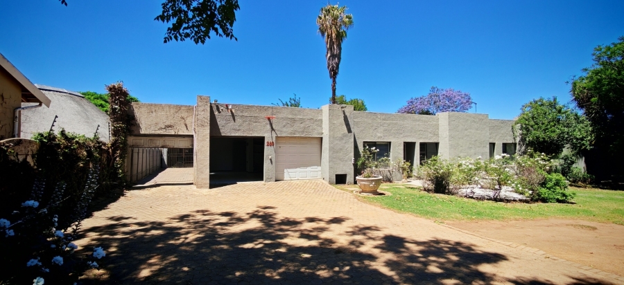 4 Bedroom Property for Sale in Brackendowns Gauteng
