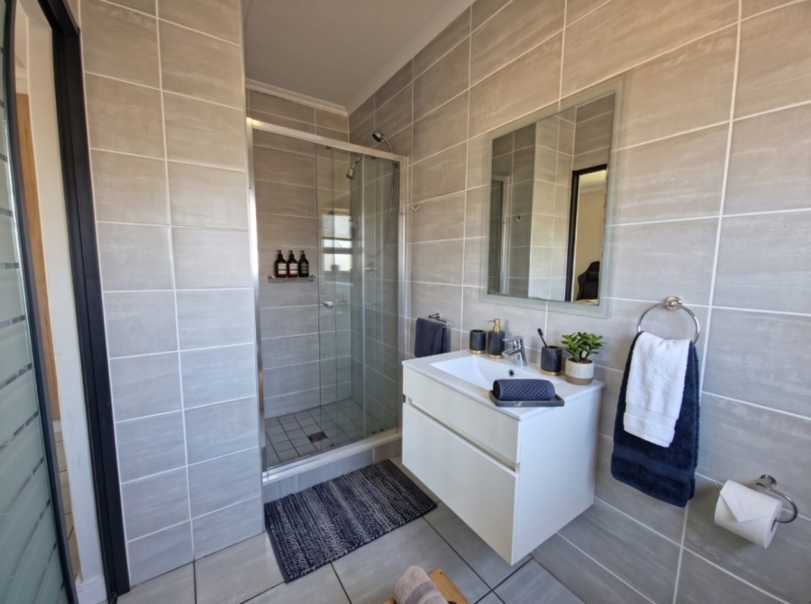 To Let 3 Bedroom Property for Rent in Waterfall Gauteng