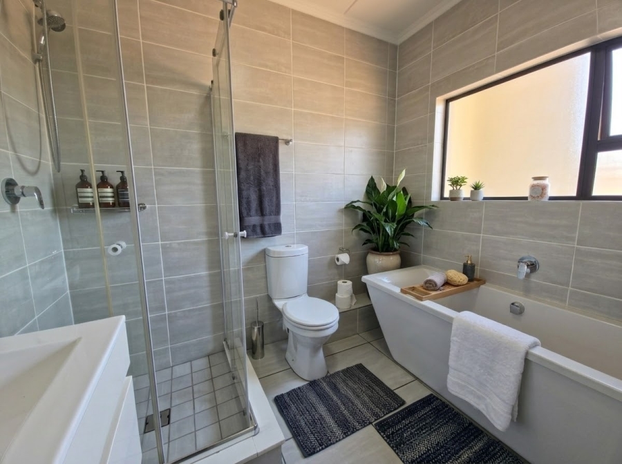 To Let 3 Bedroom Property for Rent in Waterfall Gauteng