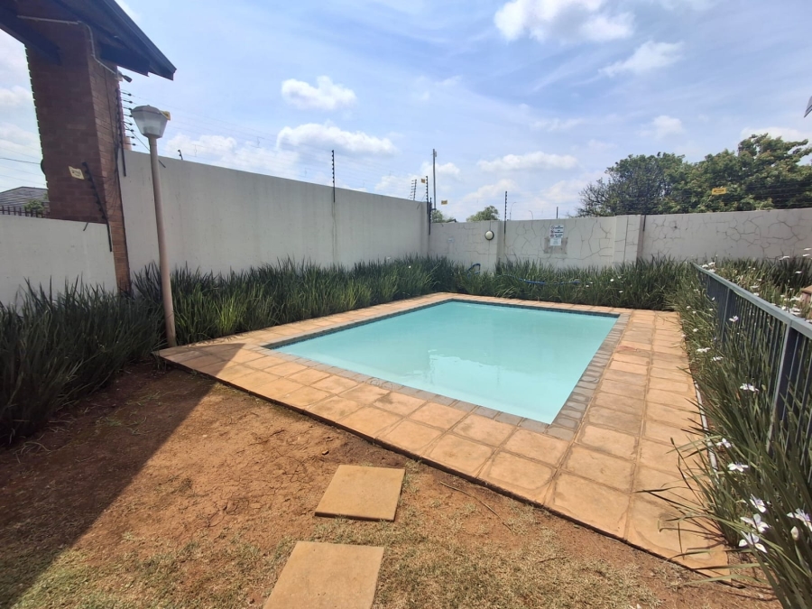 2 Bedroom Property for Sale in Ravenswood Gauteng
