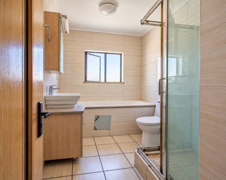2 Bedroom Property for Sale in Noordwyk Gauteng