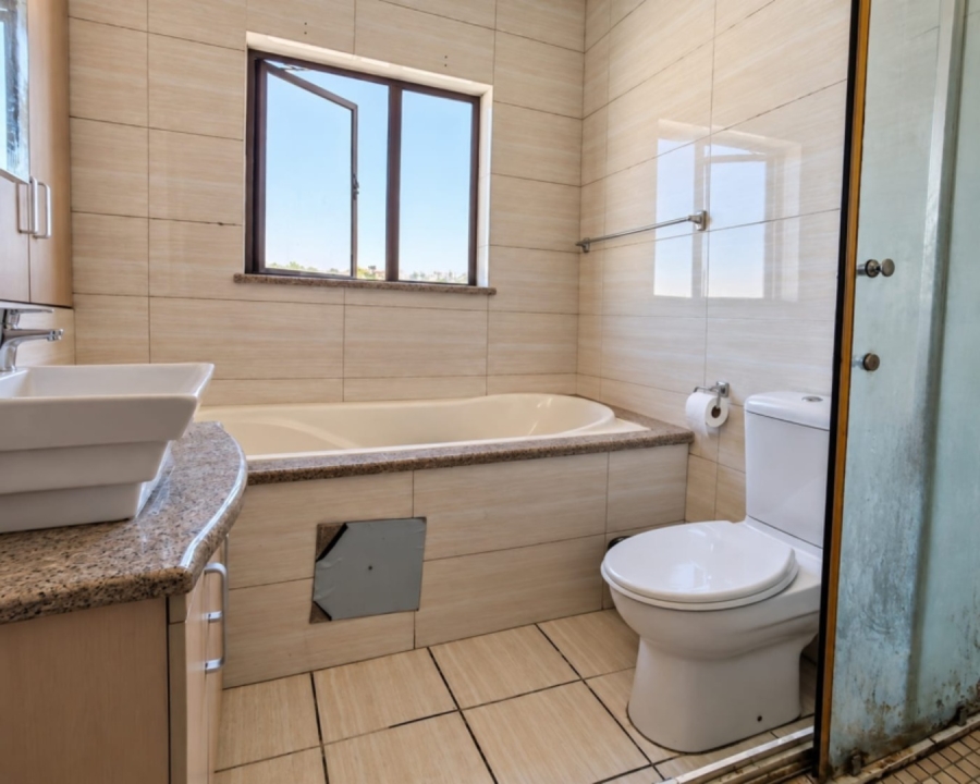 2 Bedroom Property for Sale in Noordwyk Gauteng