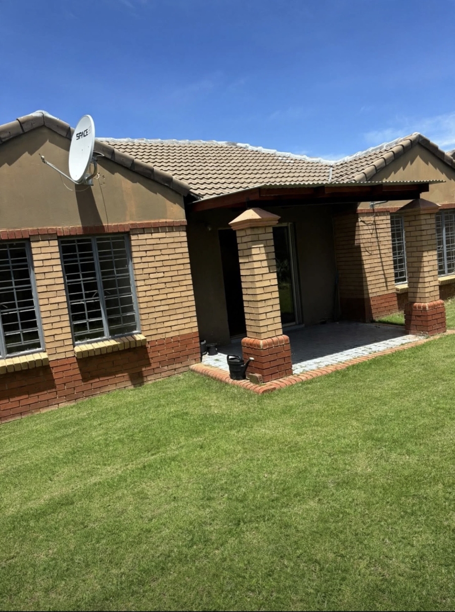 To Let 3 Bedroom Property for Rent in Halfway Gardens Gauteng