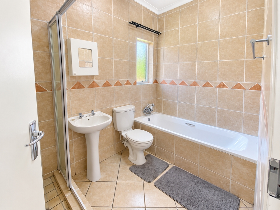 To Let 2 Bedroom Property for Rent in Vorna Valley Gauteng