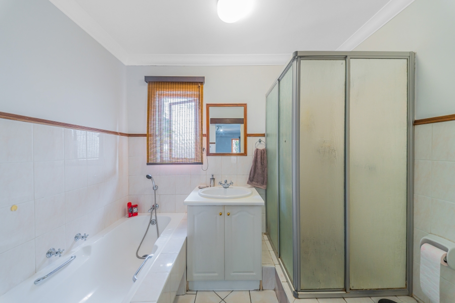 To Let 4 Bedroom Property for Rent in Lonehill Gauteng