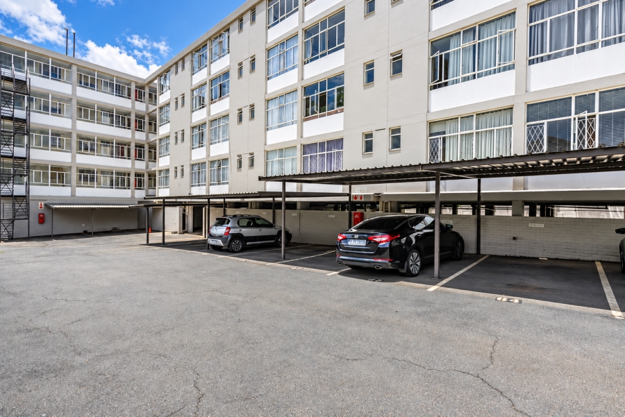 To Let 1 Bedroom Property for Rent in Illovo Gauteng