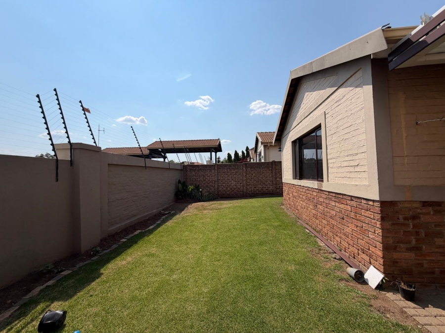 3 Bedroom Property for Sale in Halfway Gardens Gauteng