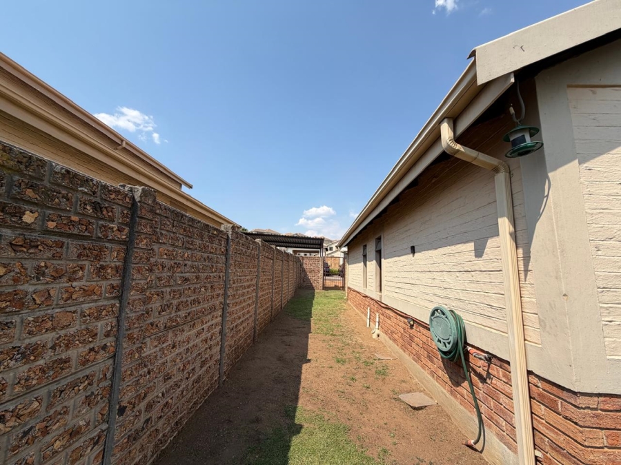 3 Bedroom Property for Sale in Halfway Gardens Gauteng