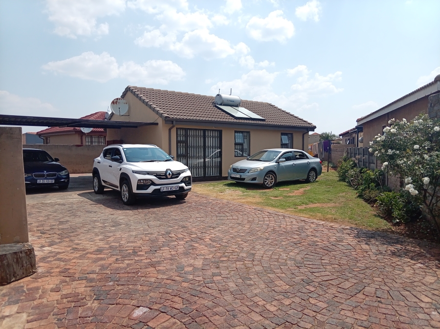 3 Bedroom Property for Sale in Crystal Park Gauteng