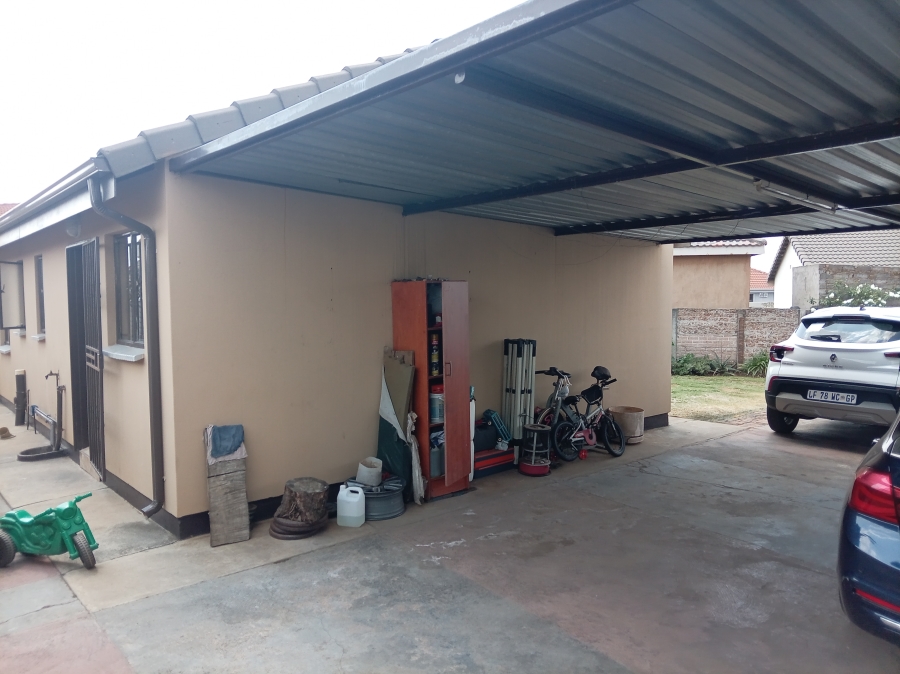 3 Bedroom Property for Sale in Crystal Park Gauteng