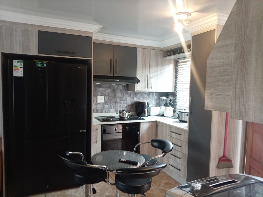 3 Bedroom Property for Sale in Crystal Park Gauteng