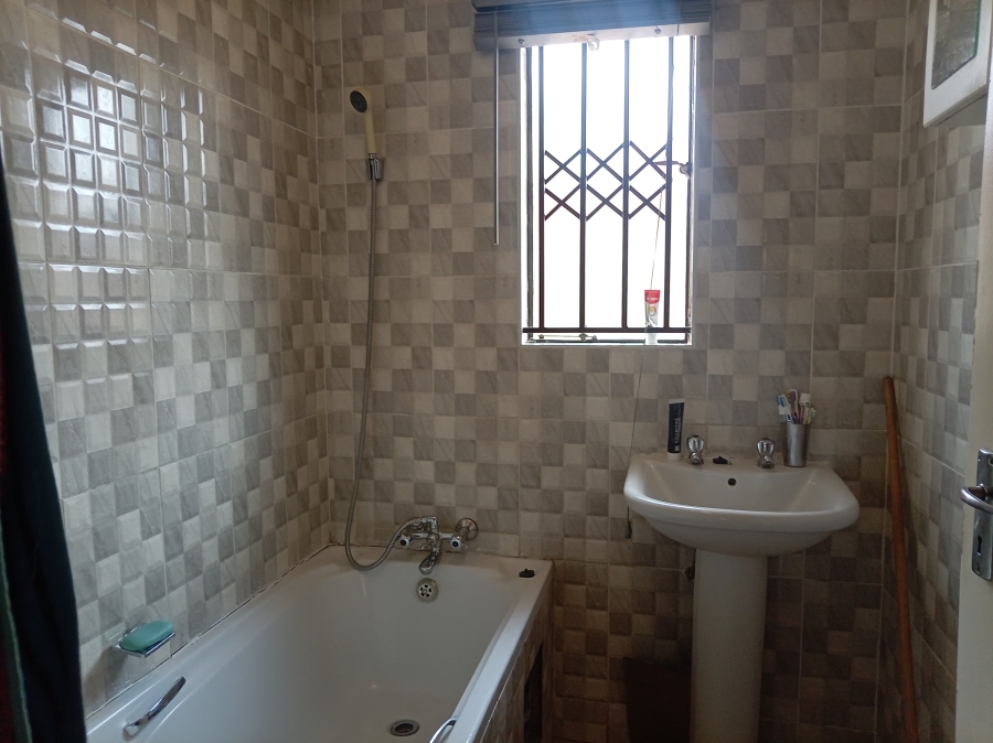 3 Bedroom Property for Sale in Crystal Park Gauteng